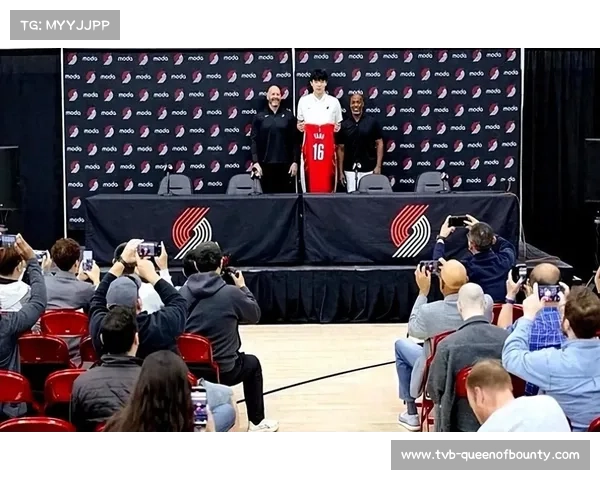 杨瀚森季前赛首秀对勇士表现亮眼 出场时间增至20分钟展现潜力 杨瀚森季前赛首秀对勇士表现亮眼 出场时间增至20分钟展现潜力