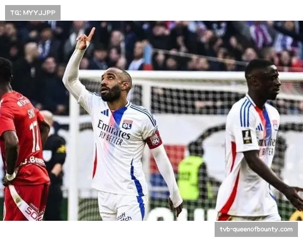 里昂2-0克莱蒙，拉卡泽特与切尔基各入一球